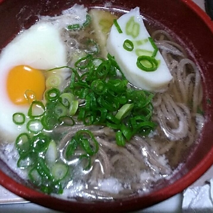 鶏ガラとレモン汁でさっぱり温蕎麦